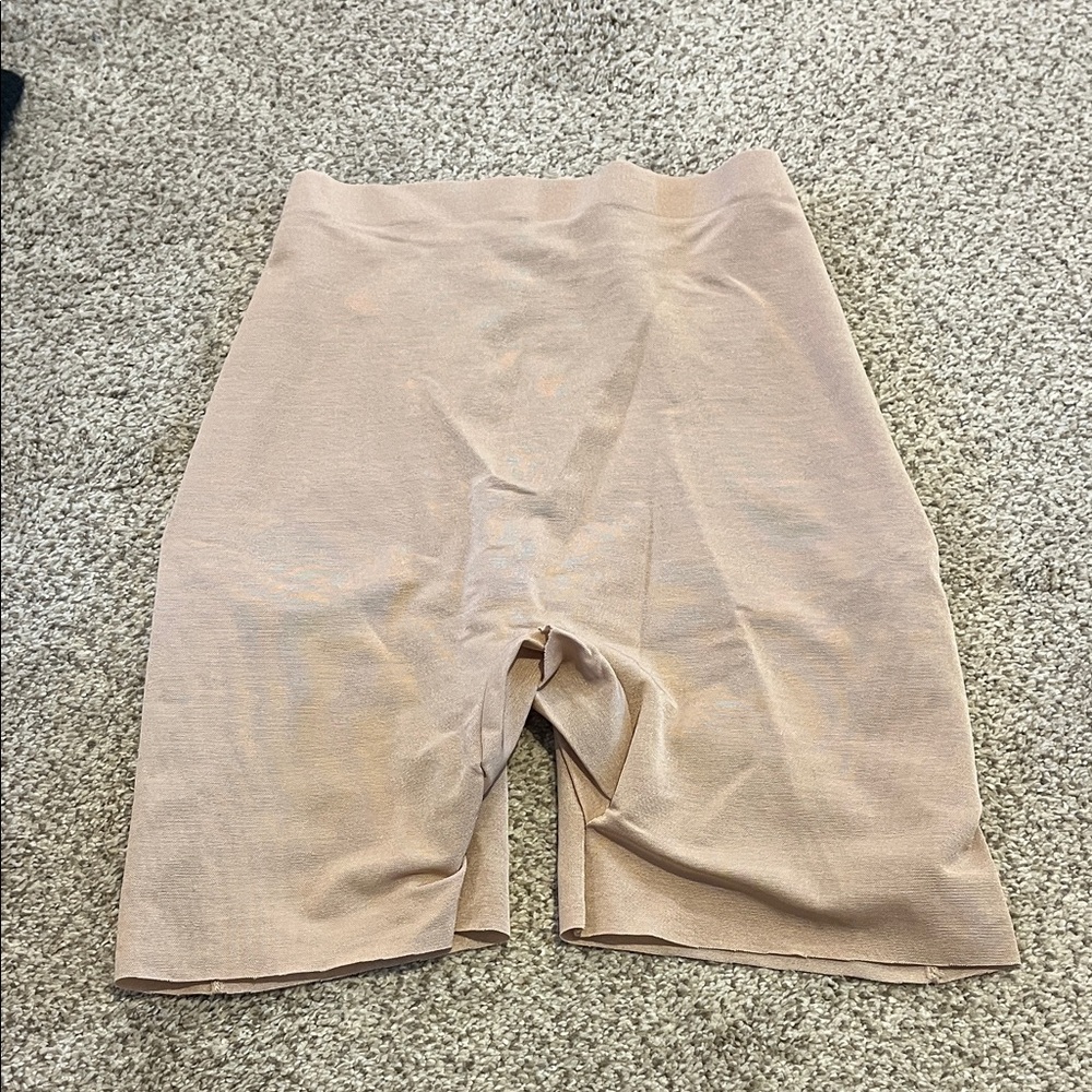 SKIMS Sheer Sculpt Low Back Short (Clay)
